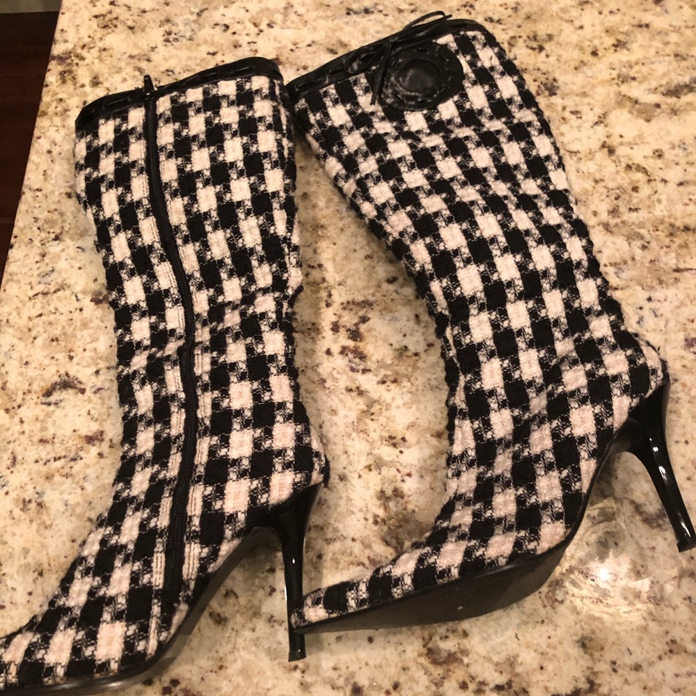 Fabulous boots for sale.  Worn once